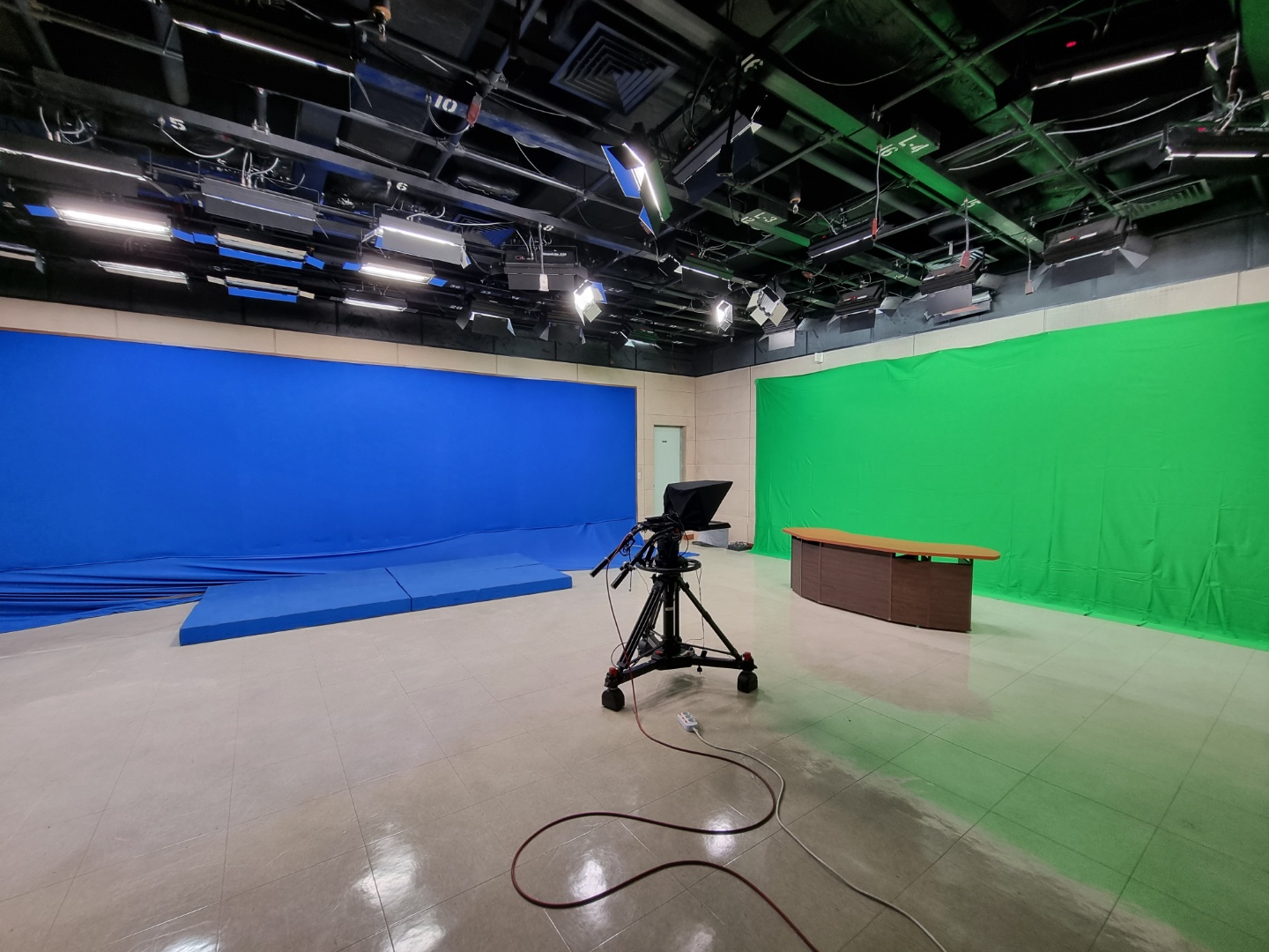 ※제2TV스튜디오(일송아트홀 지하2층 11B207 / 시설 점검으로 인해 대여 불가)(KakaoTalk_20220107_170423204_01.jpg)